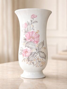Elegant Vintage Kaiser W. Germany White Porcelain “Sophie” Floral Vase